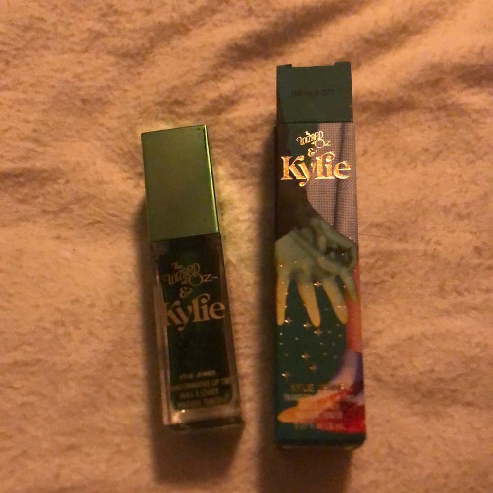 Kylie cosmetics wizard of oz transformative lip tint